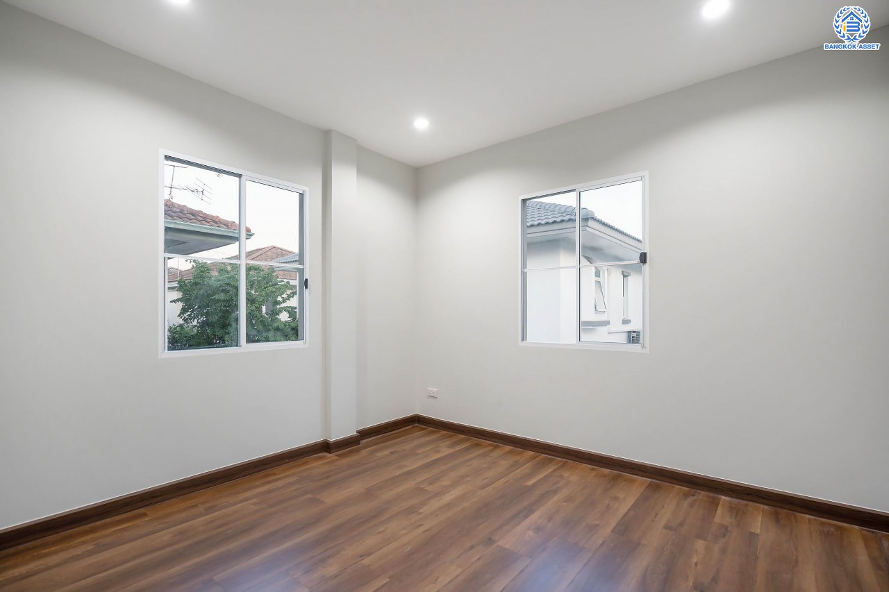 บ้านมือสองตกแต่งใหม่ โครงการ มัณฑนา วัชรพล-รามอินทรา2 หลังมุม เนื้อที่ 74.2 ตร.ว. ฟังก์ชัน 3 ห้องนอน 3 ห้องน้ำ จอดรถได้ 2 คัน พร้อม Living Room กว้างขวาง บนทำเลใจกลางเมือง! เชื่อมต่อทั้งถนนเกษตร-นวมินทร์, ลาดพร้าว, รัชโยธินฯ ใกล้ทางด่วน "รามอินทรา–อาจณรงค์" และรถไฟฟ้าสายสีน้ำตาล "สถานีโรงเรียนสตรีวิทยา2"...